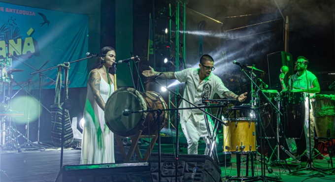 Hilder Brando Osorno voz y producción · Julián Ramírez voz y percusión · Guadalupe Giraldo voz y percusión