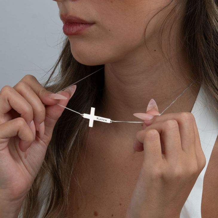 Collar de Cruz Lateral con Nombre