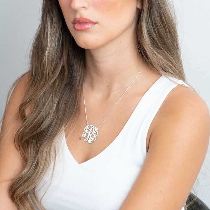 Collar Monograma Entrelazado de Cadena Dividida