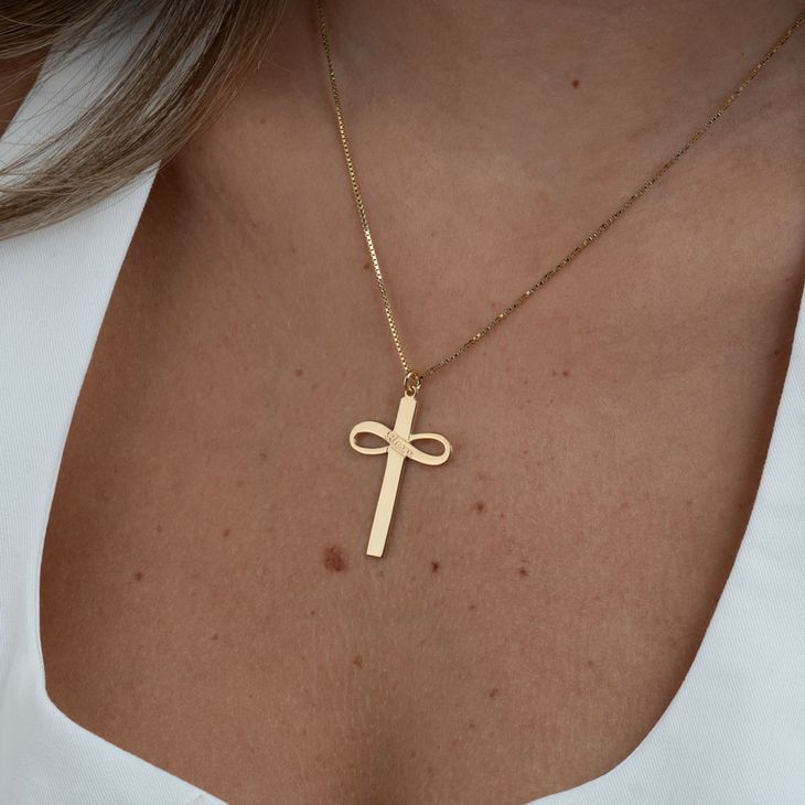 Collar de Cruz Infinito con Nombre