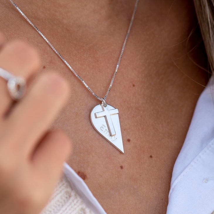 Collar de Corazón con Cruz para Parejas