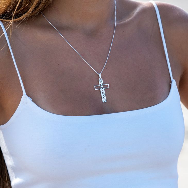 Collar de Cruz con Nombre Vertical