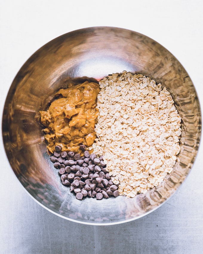 3-ingredient breakfast cookies ingredients in a mixing bowl