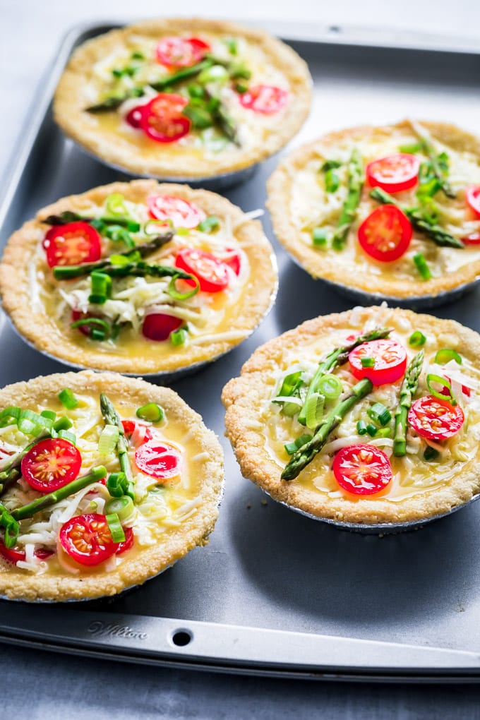 Tomato asparagus small quiche preparation step