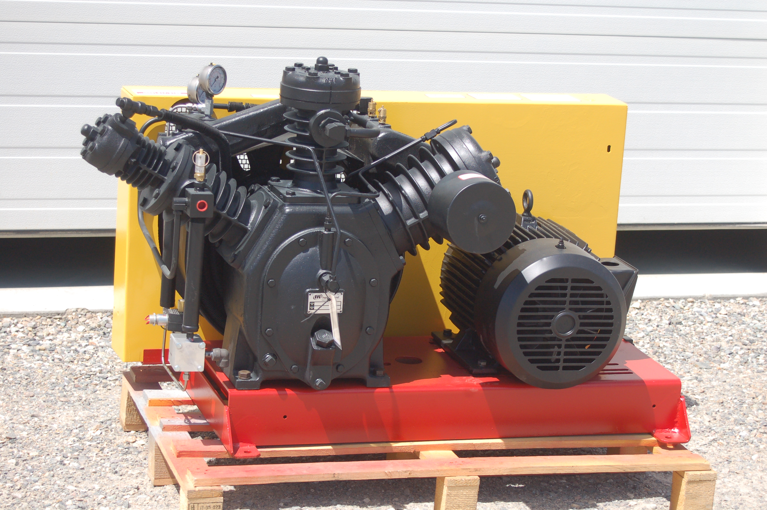 11501 RECONDITIONED Ingersoll Rand Model 15T2, 1000 PSIG, ThreeStage