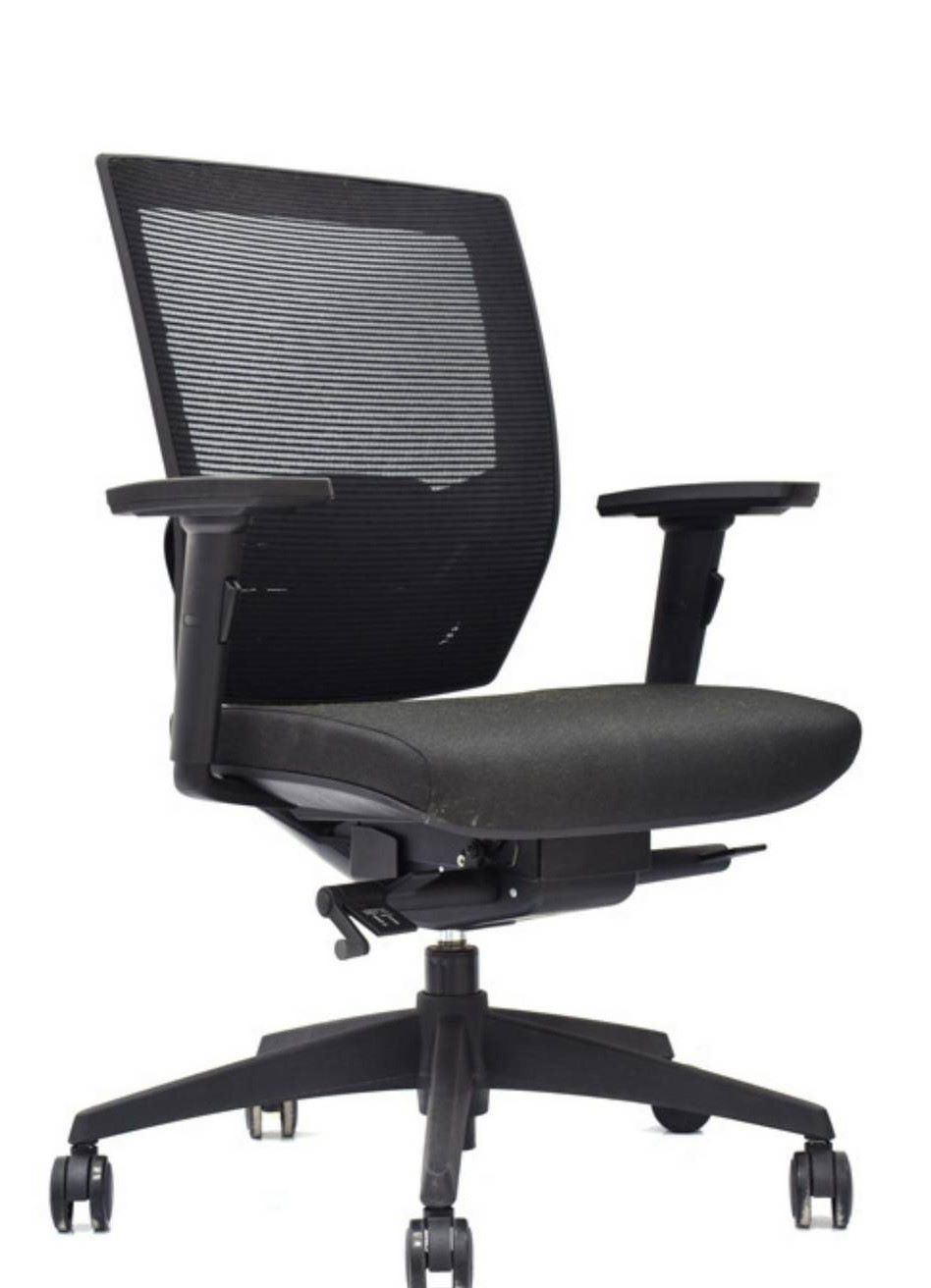 SILLA EJECUTIVA NEGRA CON BRAZO RESPALDAR MALLA 120KL PESO MAXIMO