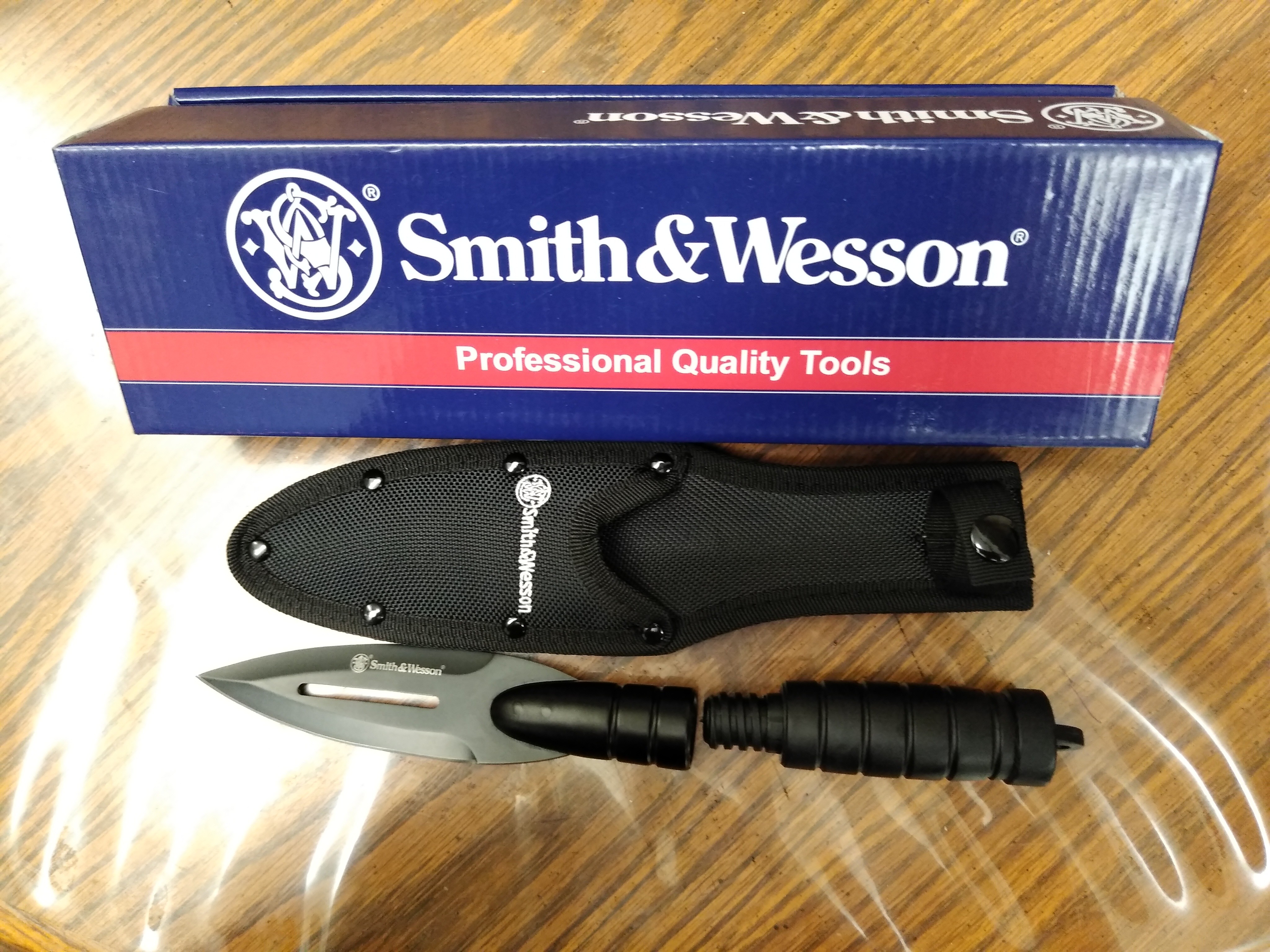 Smith & Wesson Survival Knife Spear Attachment