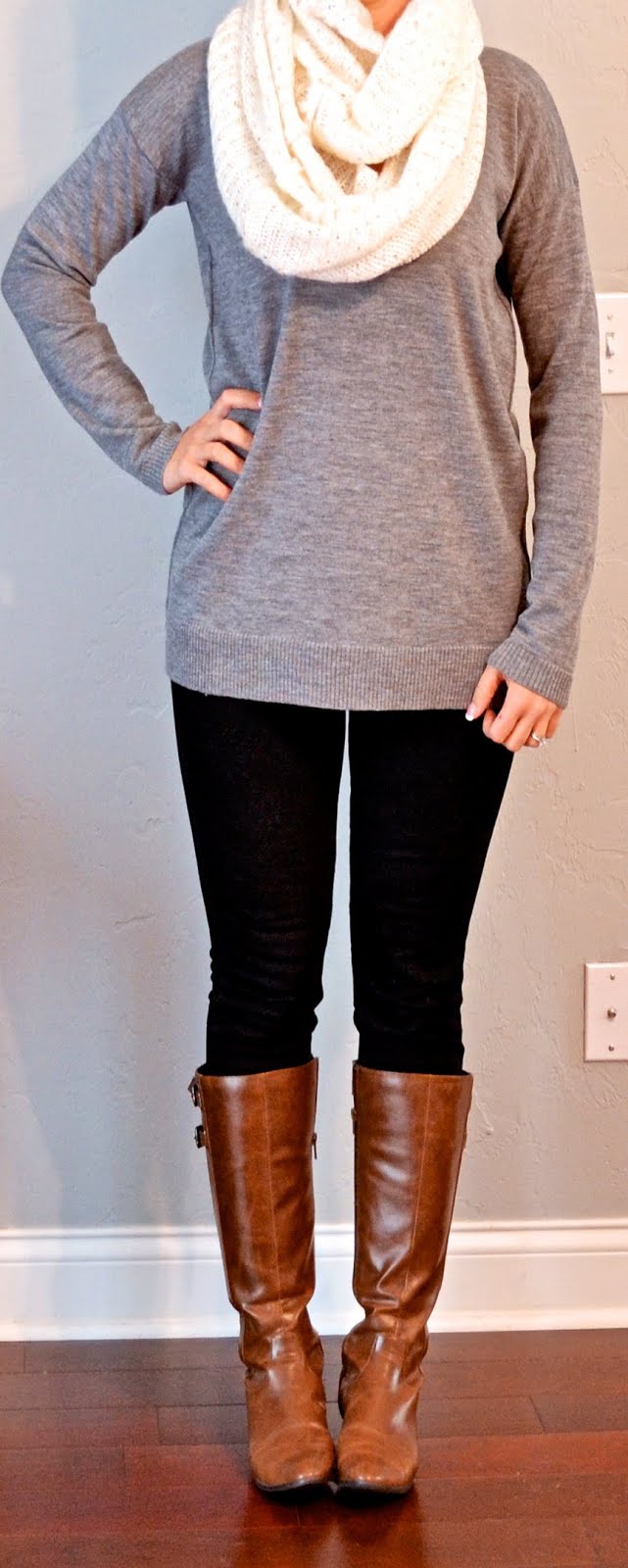 outfit post: grey tunic sweater, black skinny jeans, cream infinity scarf