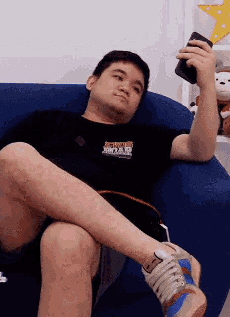 boredonphone.gif