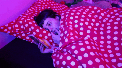 girlbedscroll2.gif