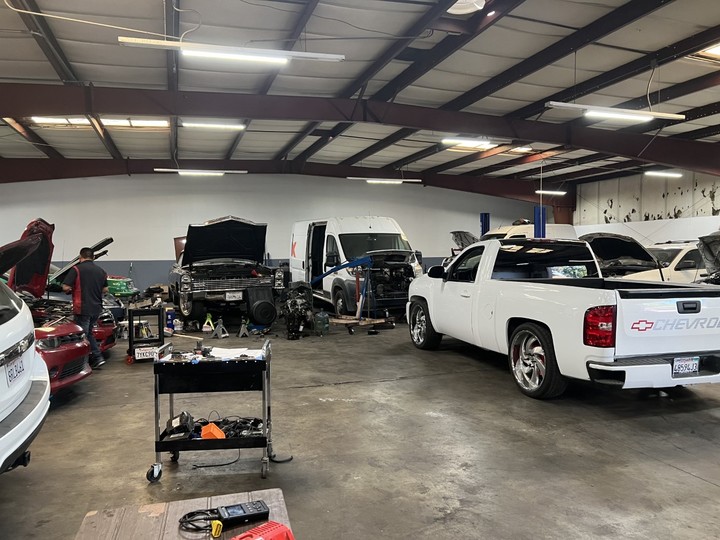 REDLINE AUTOMOTIVE GARAGE Image