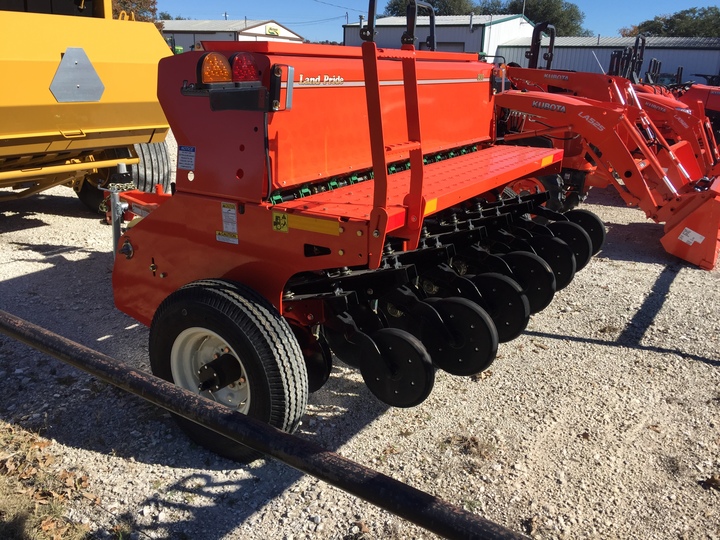 MOORE'S SERVICE CENTER Image