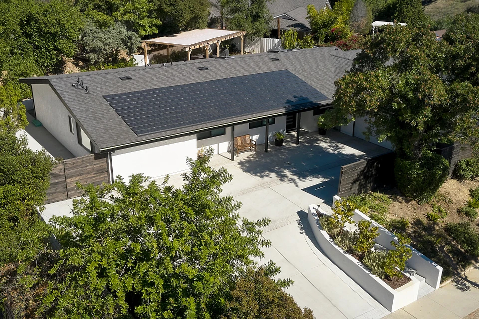 Rock Solid Roofing Image