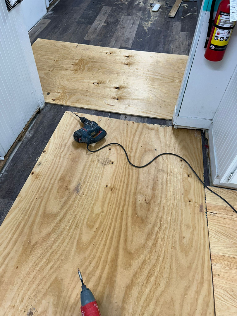 Hillview Remodeling and Design, LLC Logo