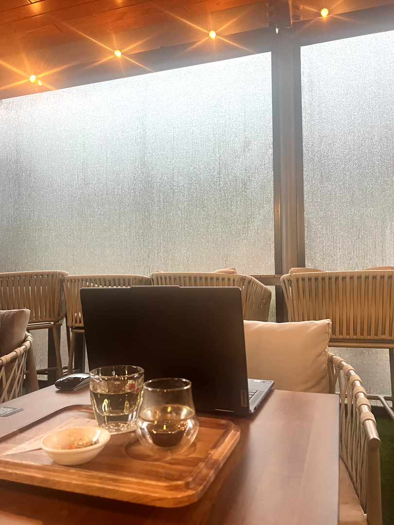 Escape 360 Cafe Image