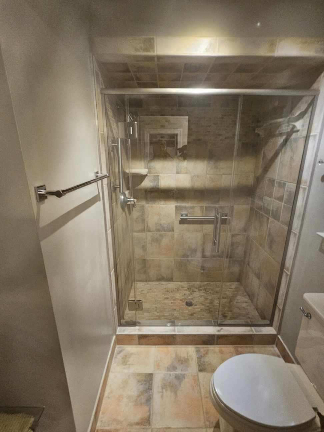 Reliable Glass and Stone Logo