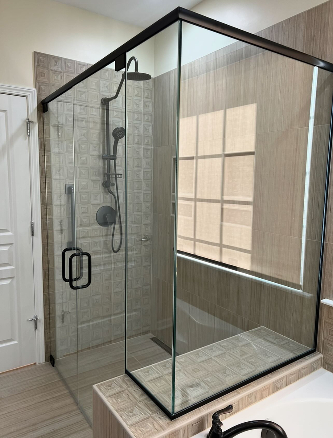 Reliable Glass and Stone Image