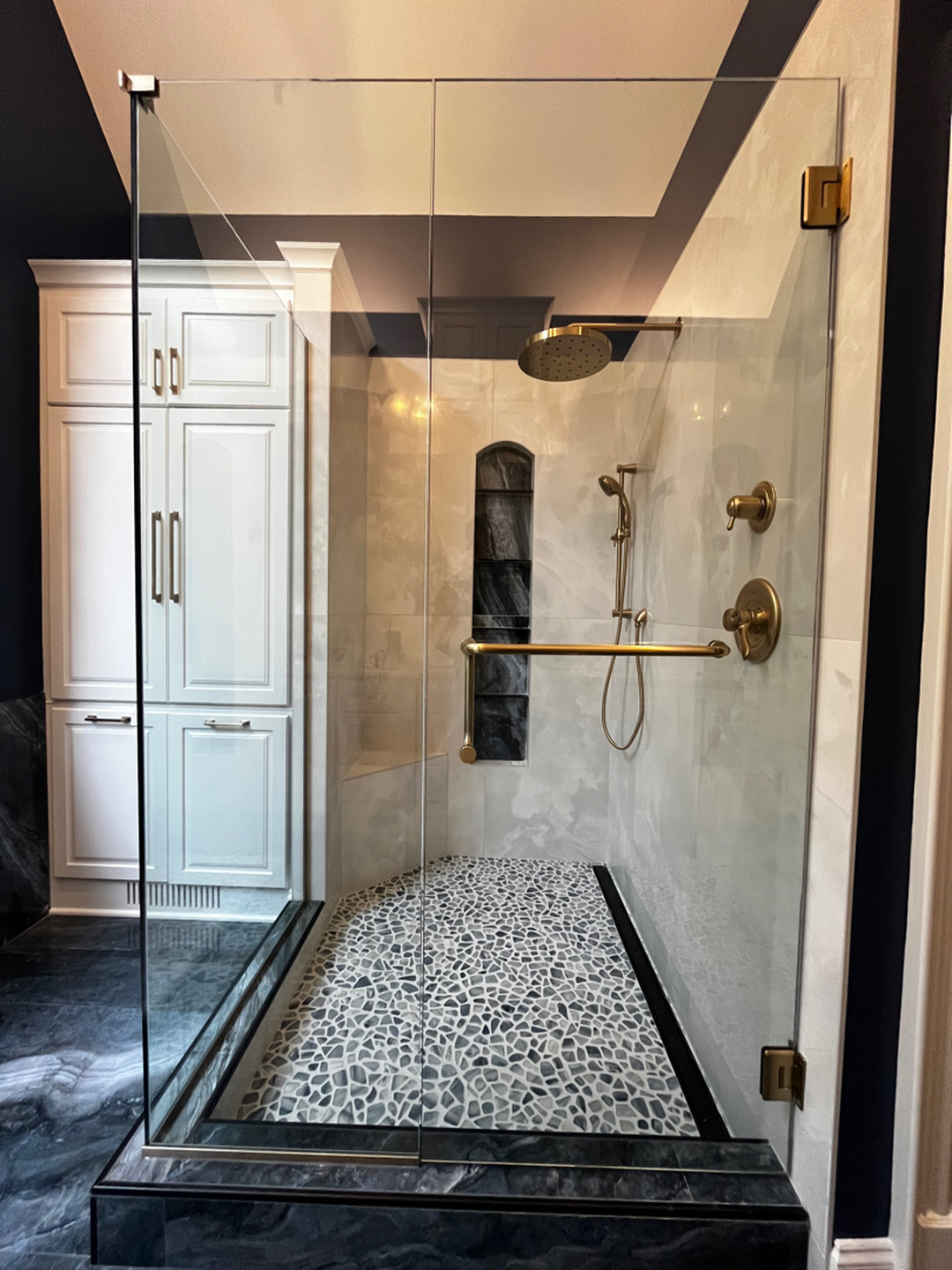 Reliable Glass and Stone Image