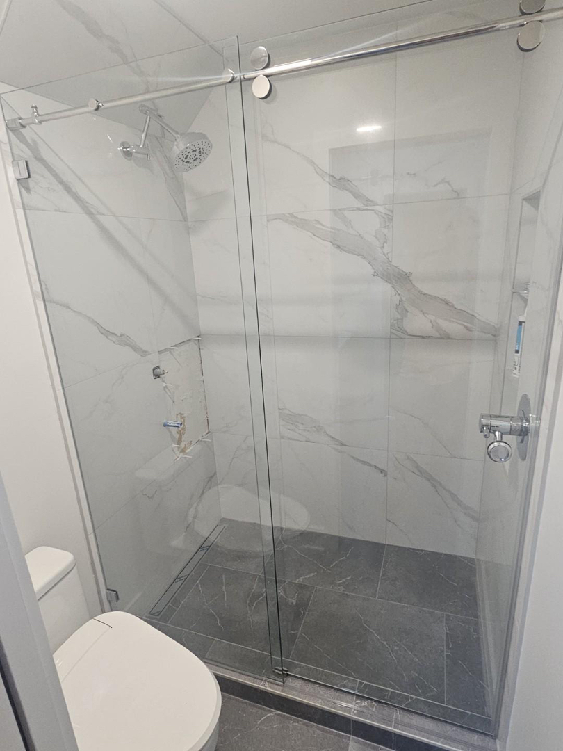 Reliable Glass and Stone Image