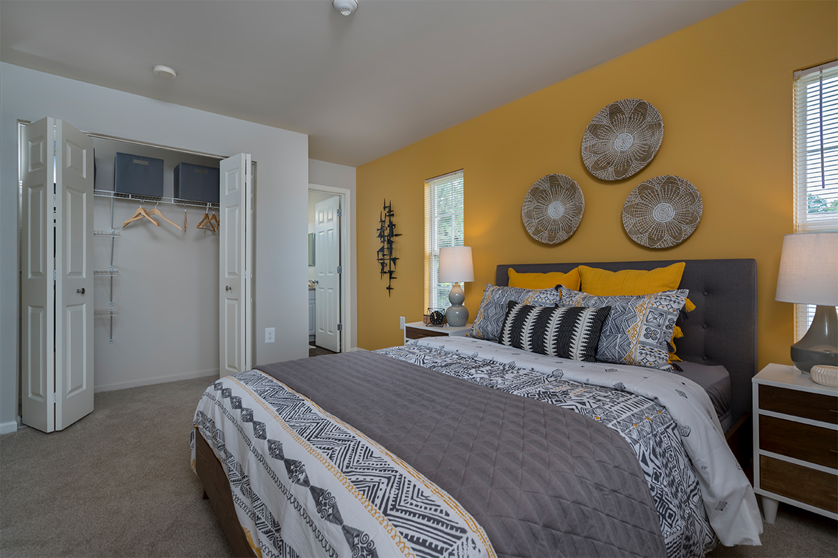 The Pointe at Canton Apartments and Townhomes - Canton, MI