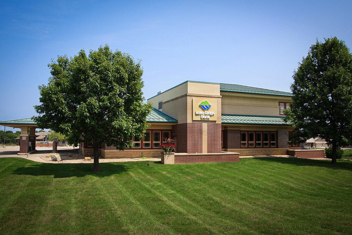 Lake Ridge Bank Logo