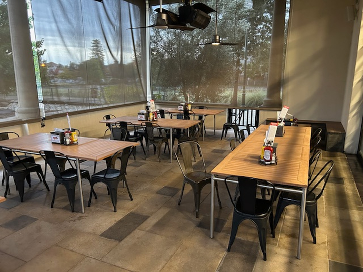 Machado Burgers Windsor Logo