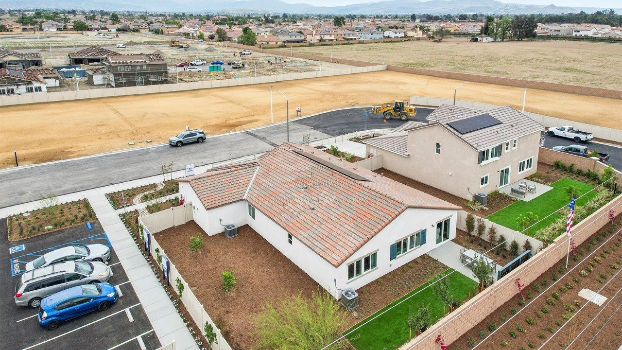 Serrano Pointe by D.R.Horton Image