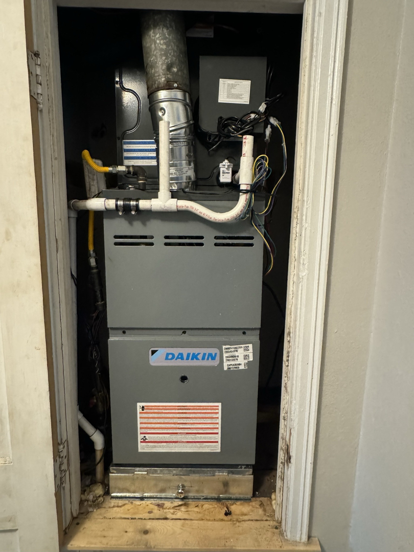 HVAC Services By Vu Logo