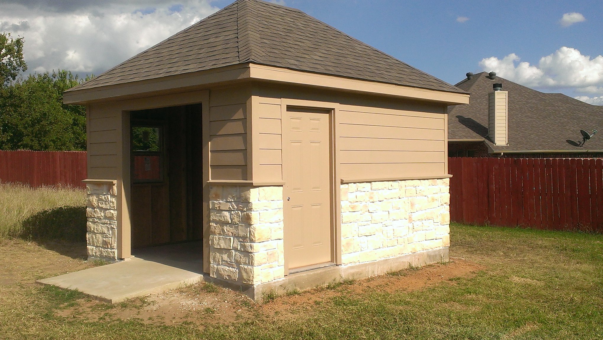 Rusty Spur Construction Image