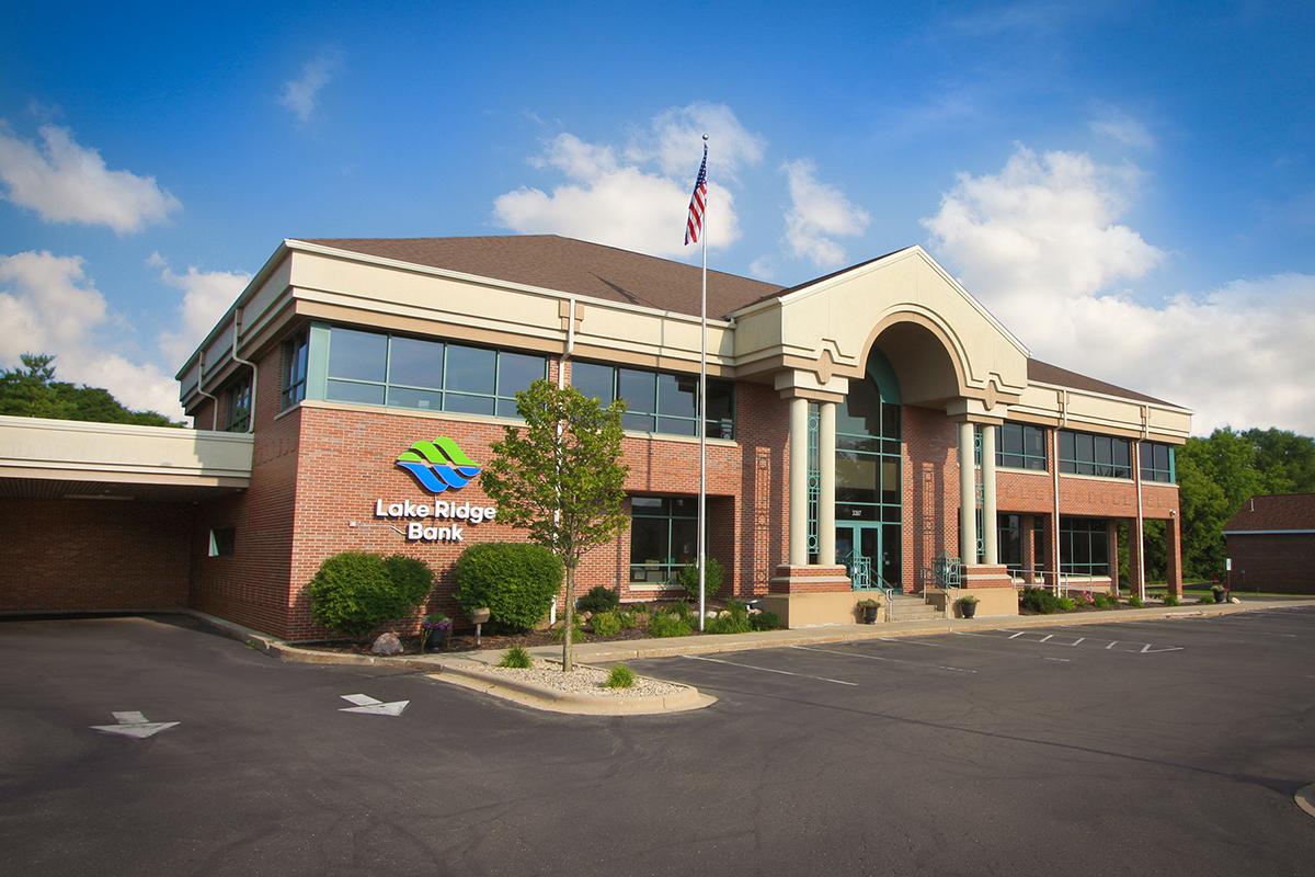 Lake Ridge Bank Logo