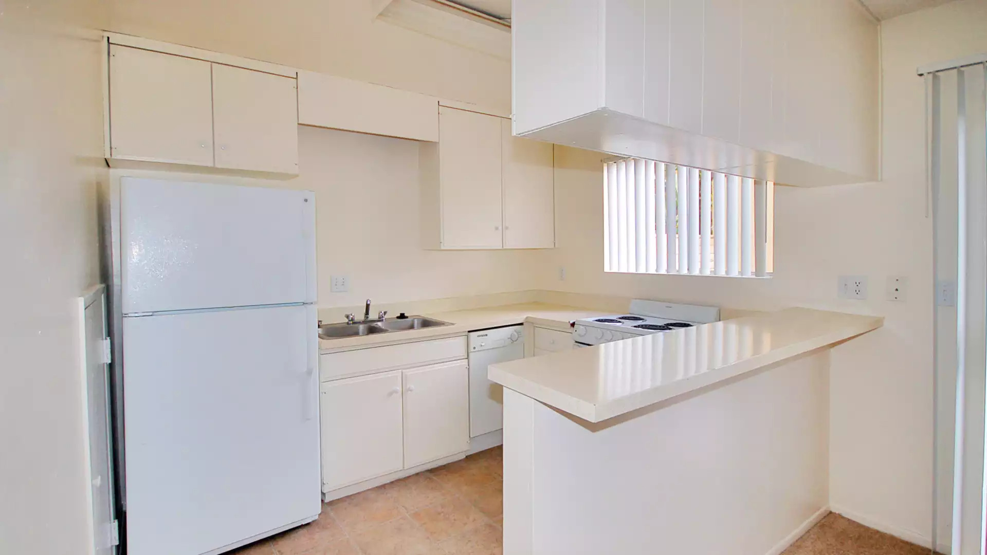 Regency Palms Apartments - Huntington Beach, CA
