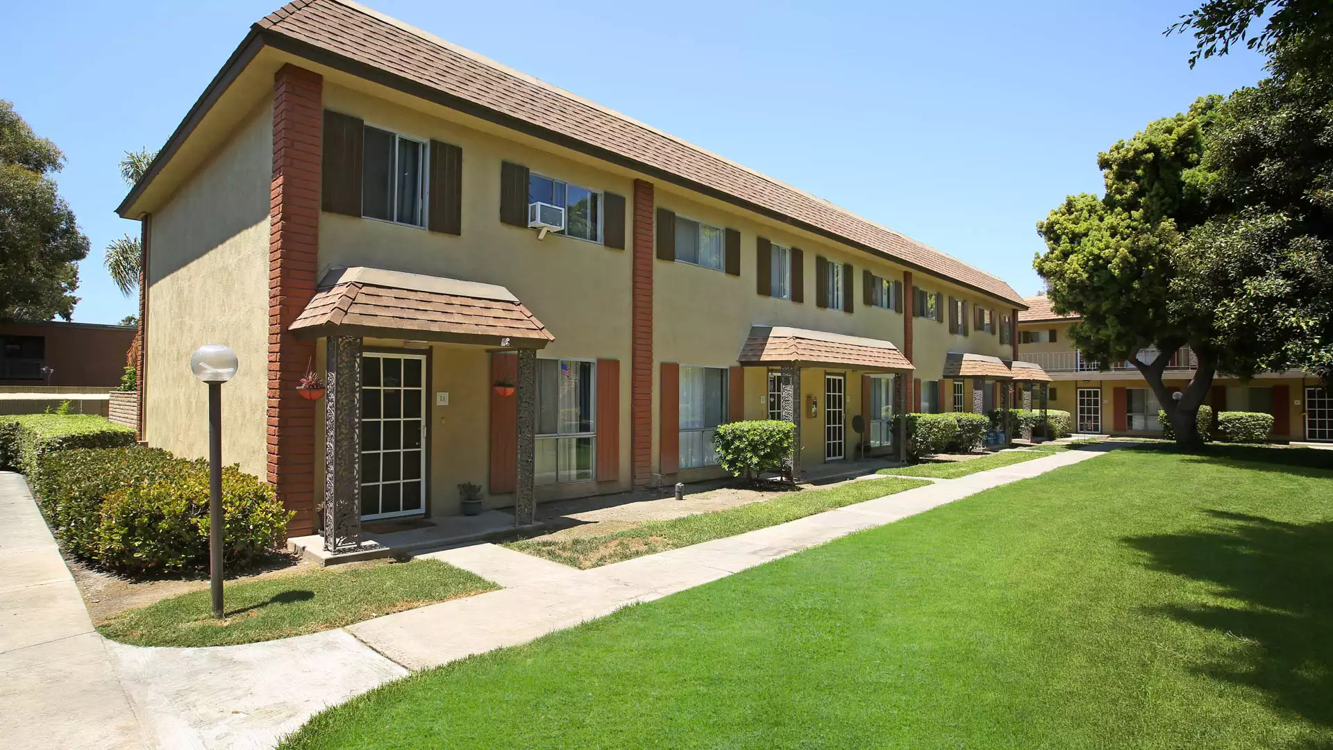 Regency Palms Apartments - Huntington Beach, CA