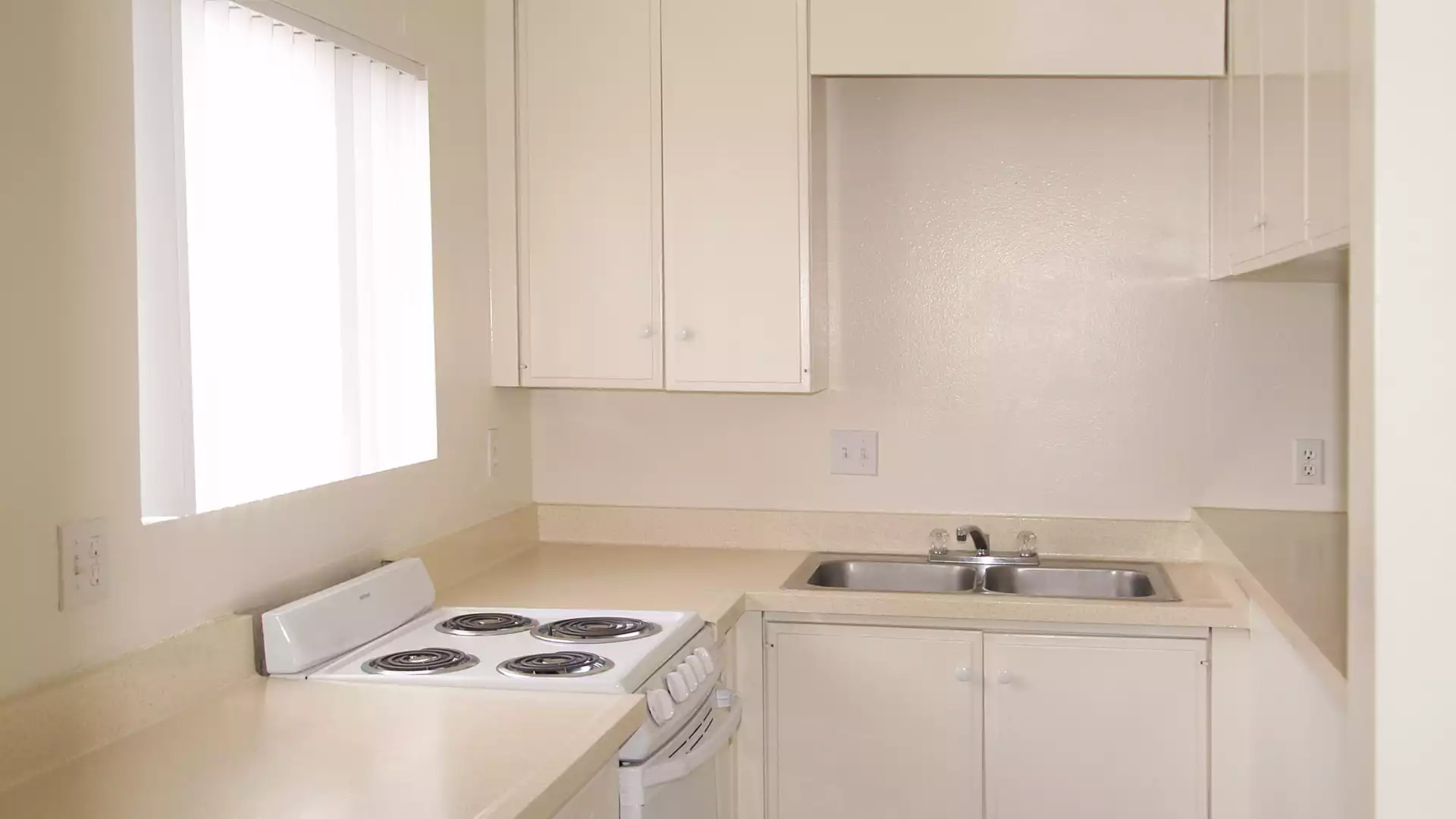 Regency Palms Apartments - Huntington Beach, CA