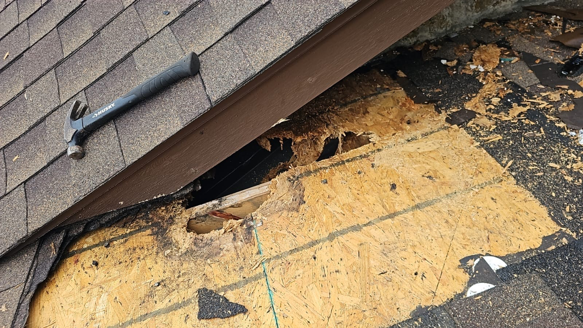 Roof Repair and Leak Experts Image
