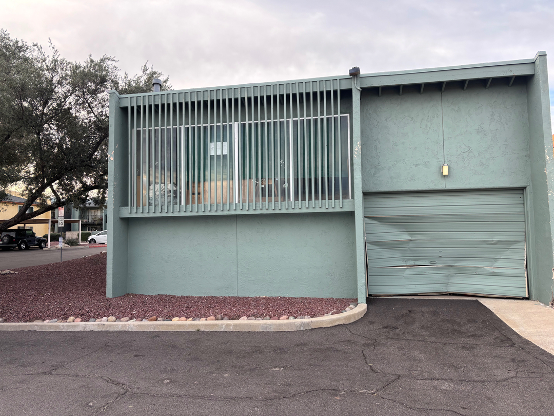 Discount Door Service Logo