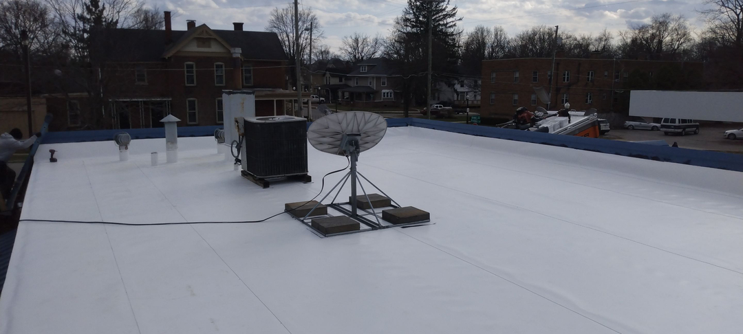 Eicher Roofing Solutions, LLC Logo