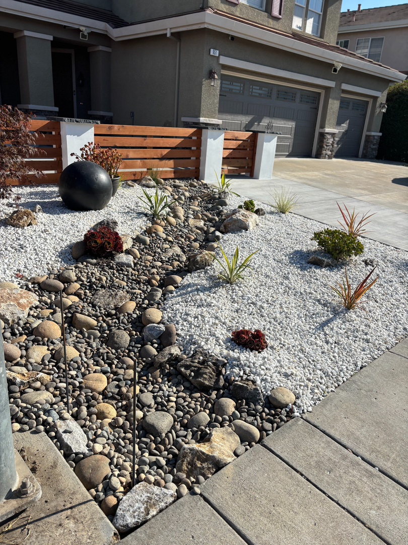 Elias Landscaping Inc. Image