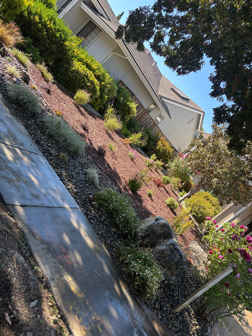 Elias Landscaping Inc. Image