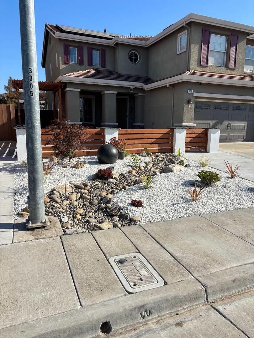 Elias Landscaping Inc. Image