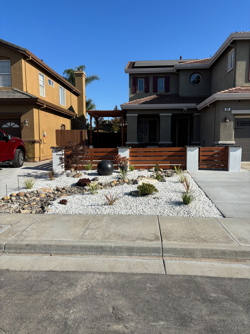 Elias Landscaping Inc. Image