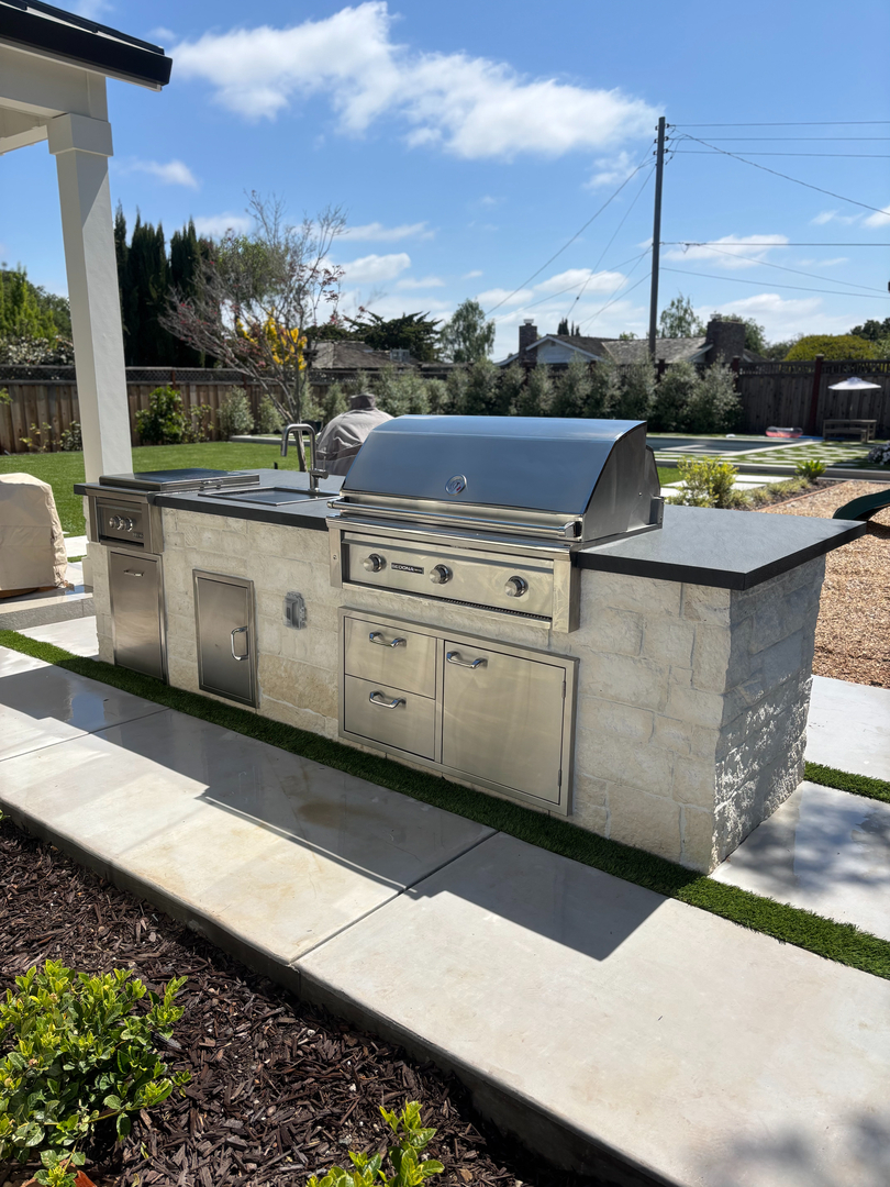 Elias Landscaping Inc. Image