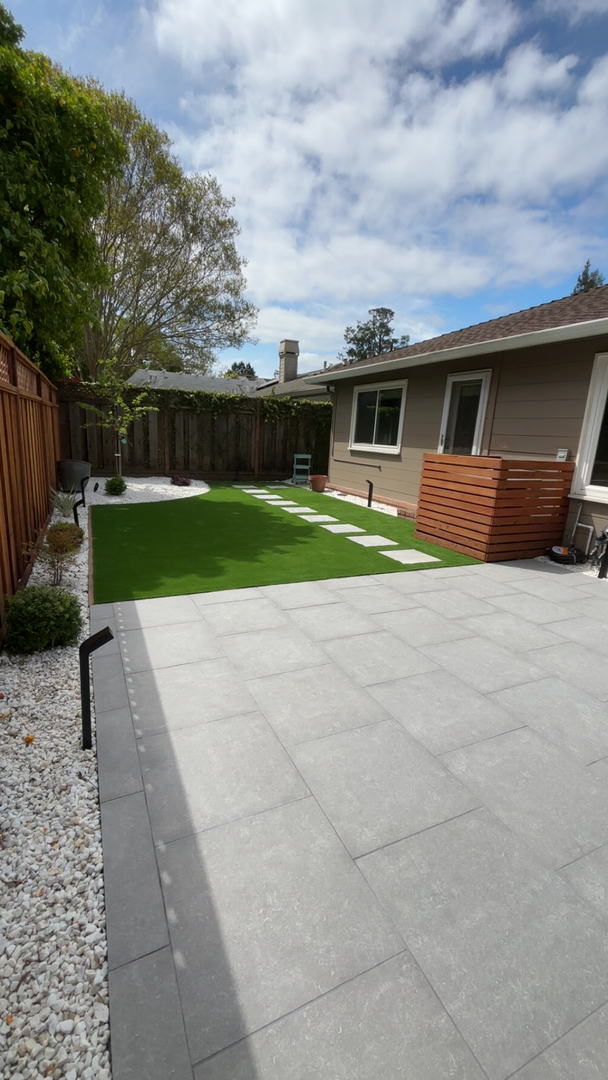 Elias Landscaping Inc. Logo