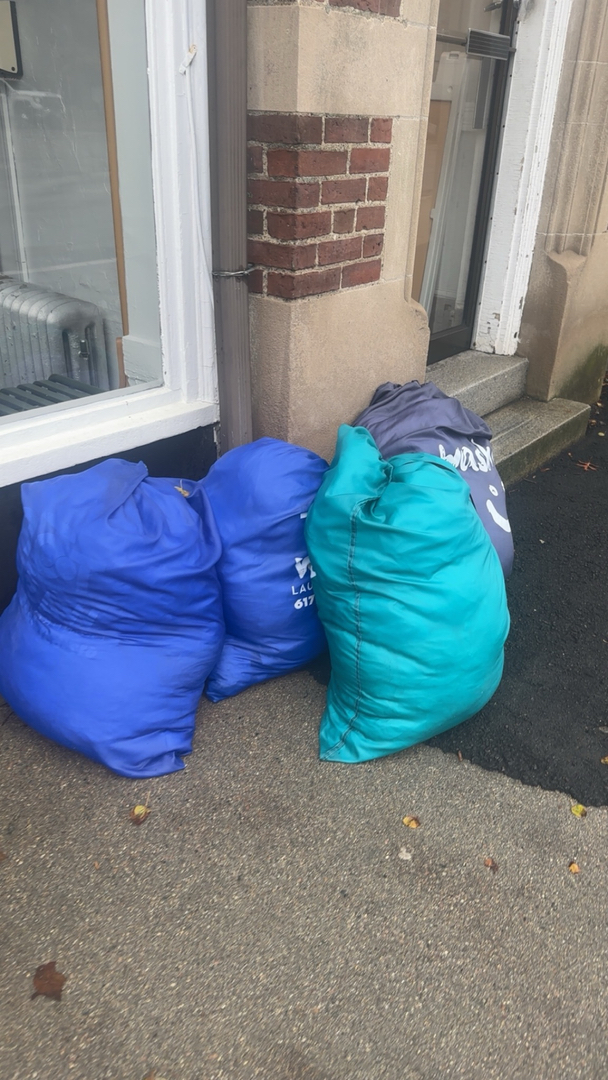 Top Wash Laundromats & Wash and fold Image