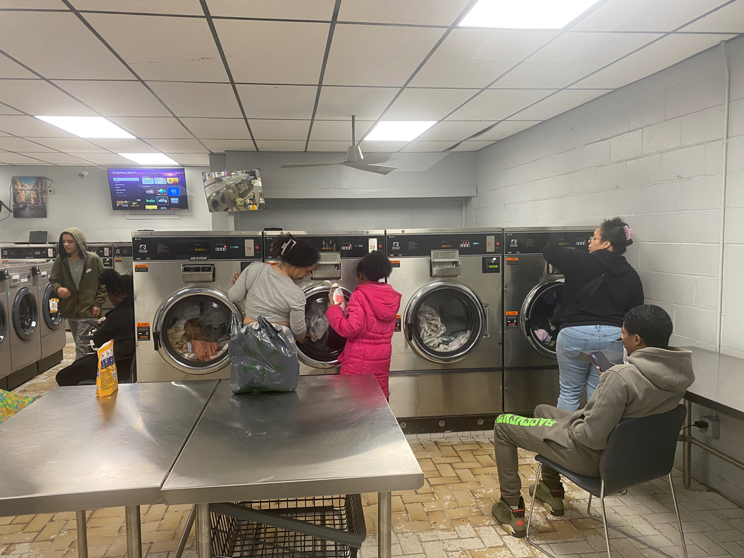 Top Wash Laundromats & Wash and fold Image