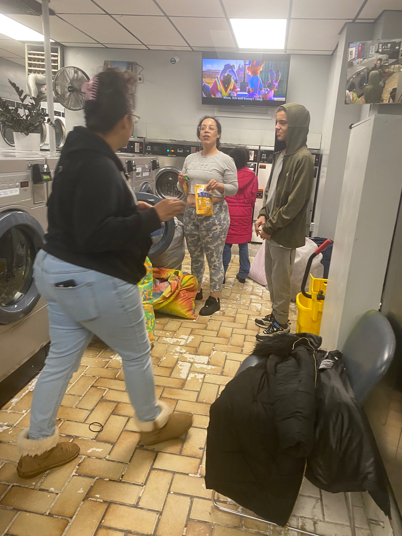 Top Wash Laundromats & Wash and fold Image