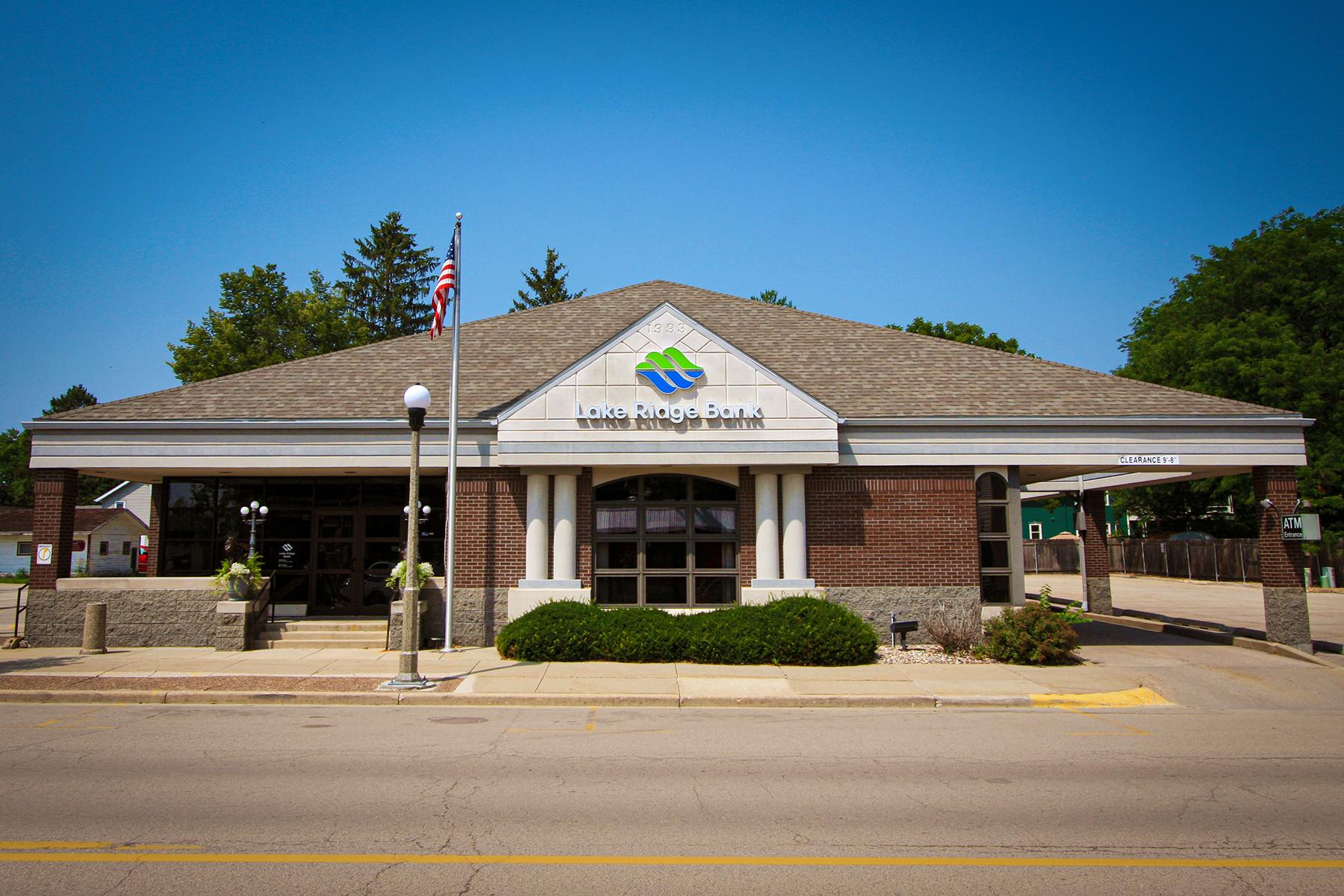 Lake Ridge Bank Logo