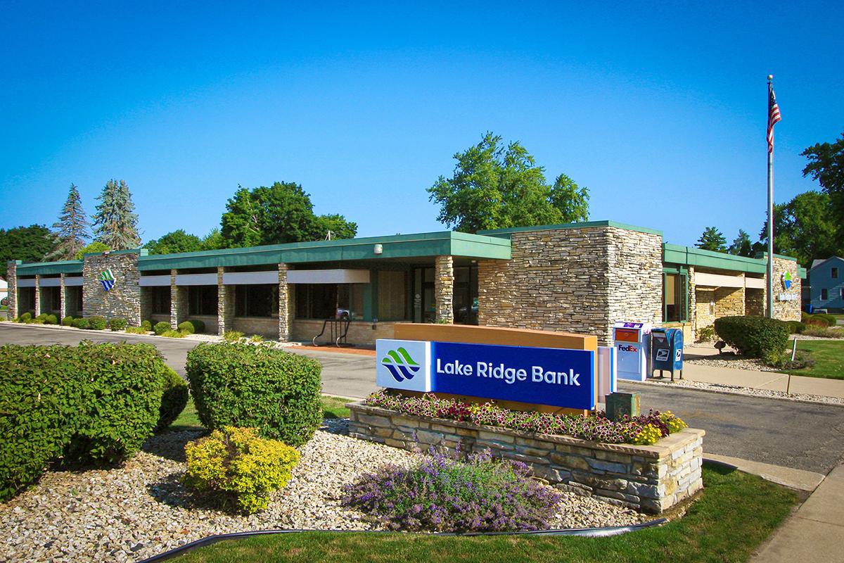 Lake Ridge Bank Logo