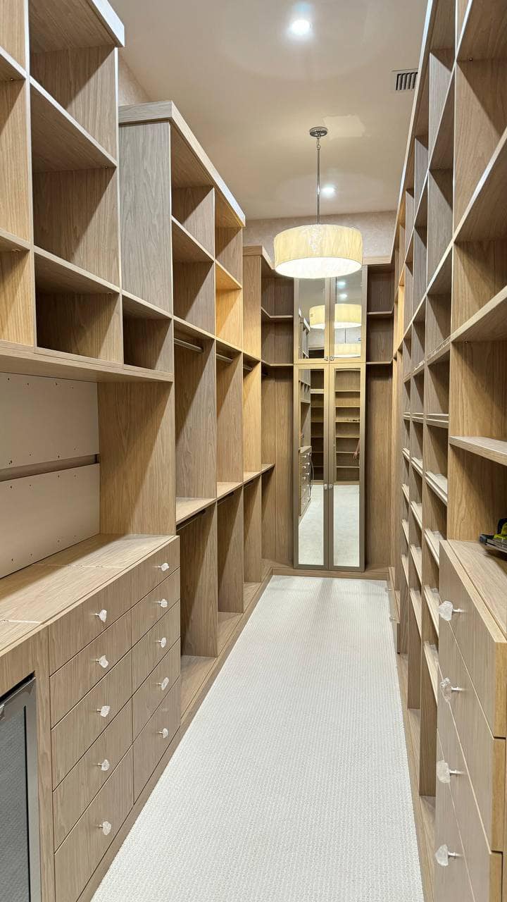 Galantis Interior Image