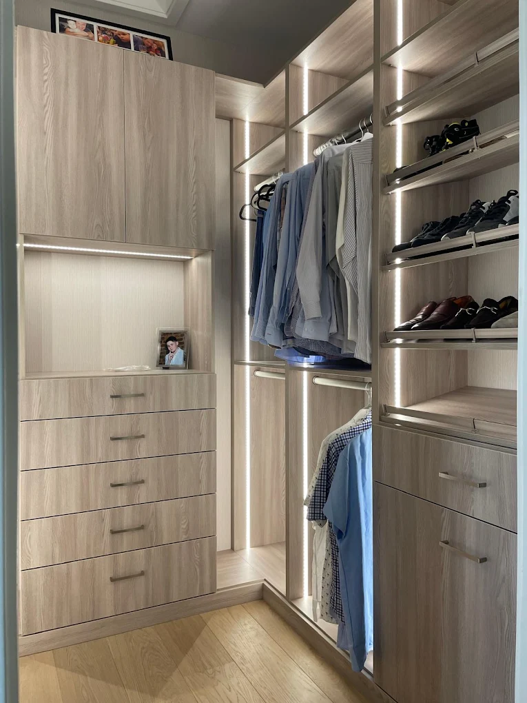 Galantis Interior Image