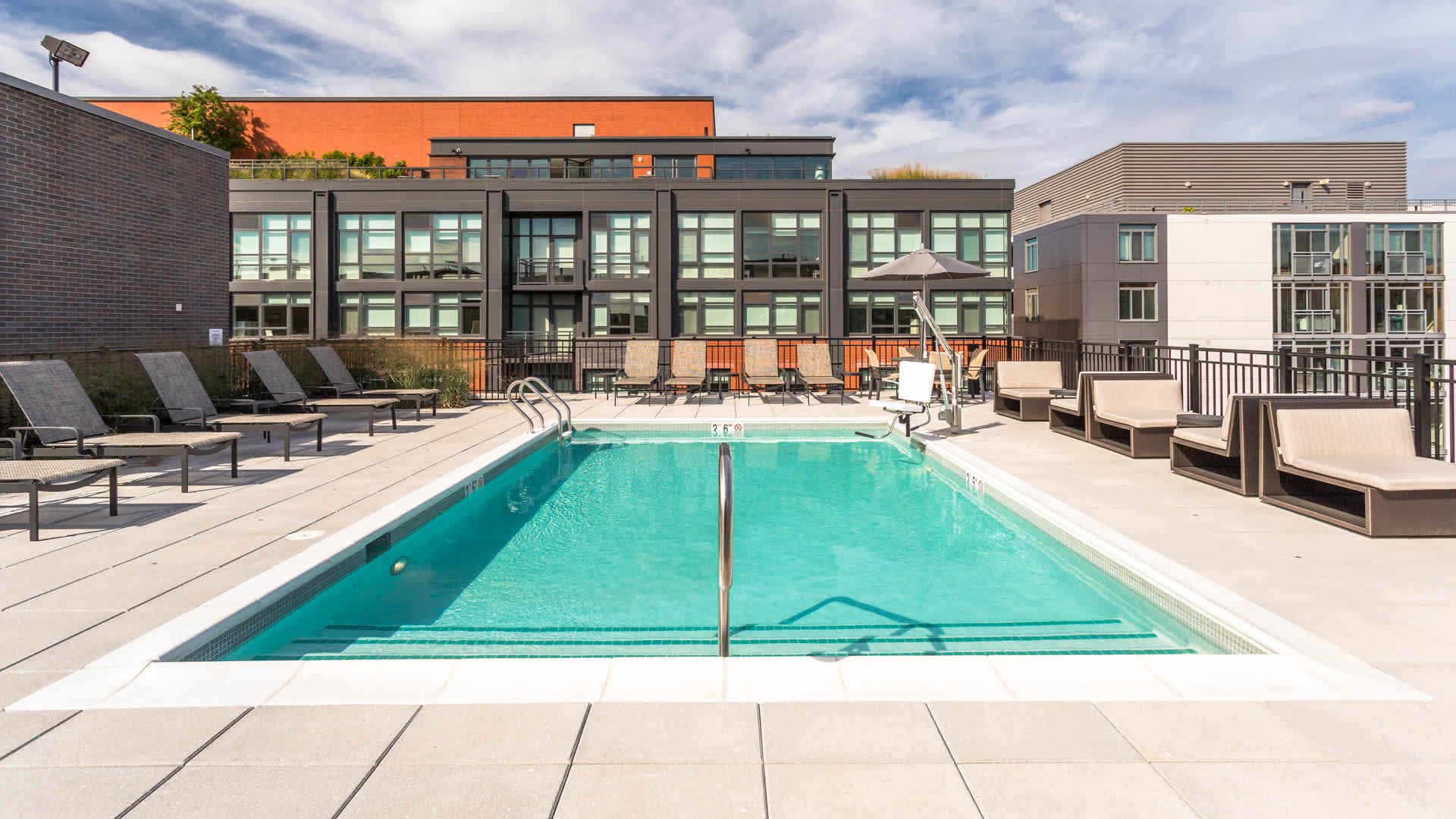 455 Eye Apartments Image